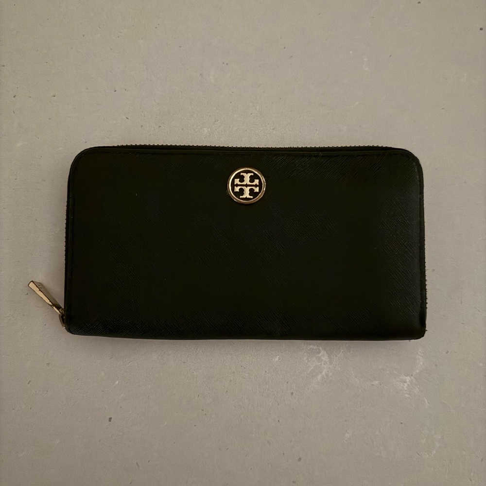 Tory Burch Black Wallet & Card Holder Sleek Design